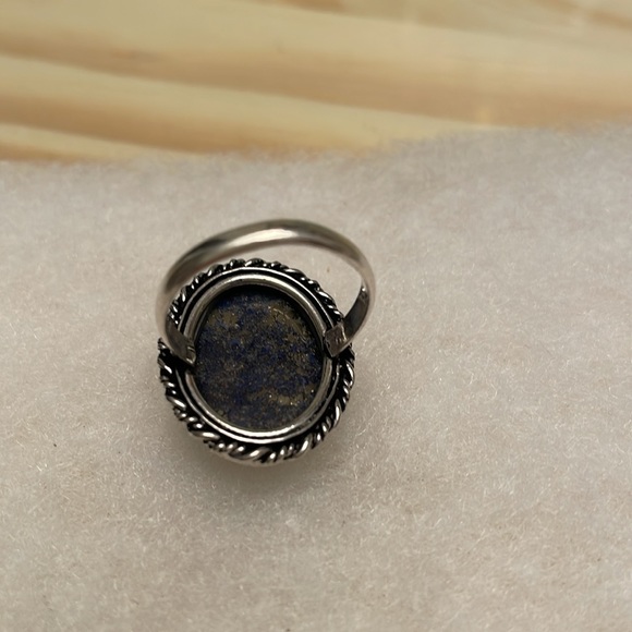 Size 7-7.5 blue Lapis Lazuli and sterling silver ring - Picture 6 of 7